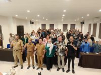 Anggota DPRD Kota Makassar, Fraksi PPP, Hj. Umiyati , Melaksanakan Sosper yang di adakan oleh DPRD dan Pemerintah Kota di Hotel Grand Imawan. (FOTO:Abay)