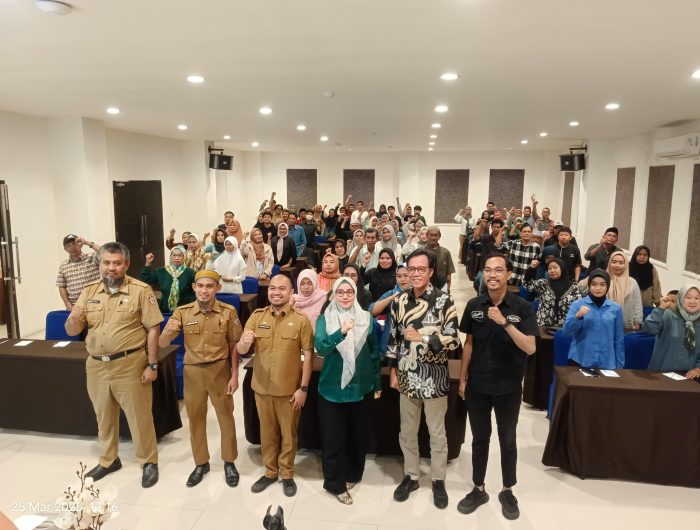Anggota DPRD Kota Makassar, Fraksi PPP, Hj. Umiyati , Melaksanakan Sosper yang di adakan oleh DPRD dan Pemerintah Kota di Hotel Grand Imawan. (FOTO:Abay)