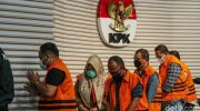 KPK usai operasi tangkap tangan di Ogan Komering Ulu.